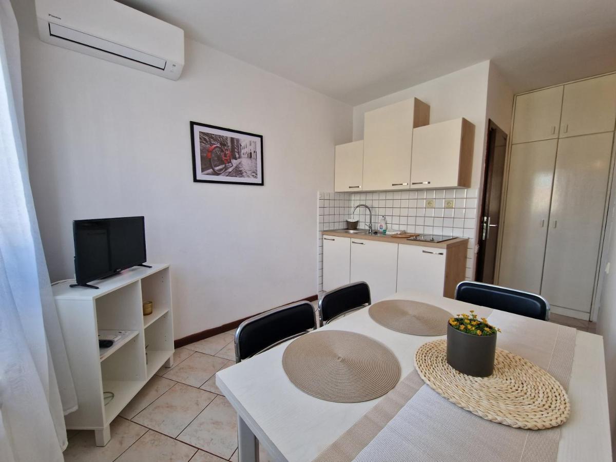 Apartments Katarina - New Renovated Ровинь Экстерьер фото