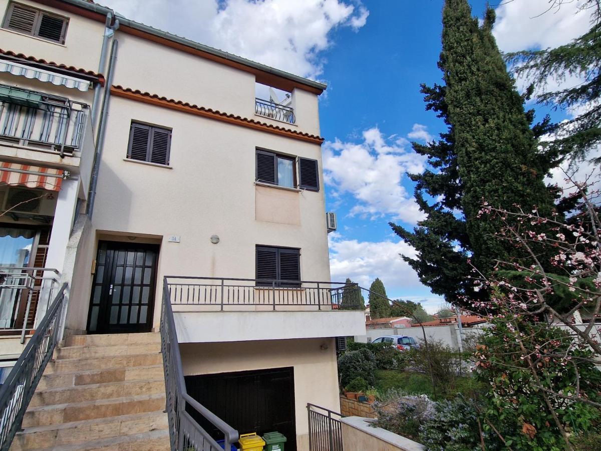 Apartments Katarina - New Renovated Ровинь Экстерьер фото