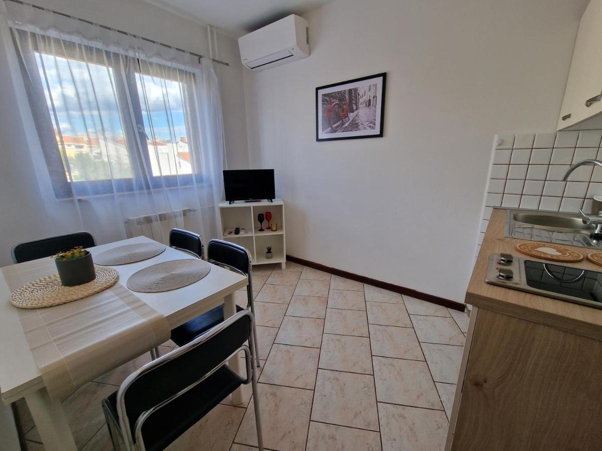 Apartments Katarina - New Renovated Ровинь Экстерьер фото